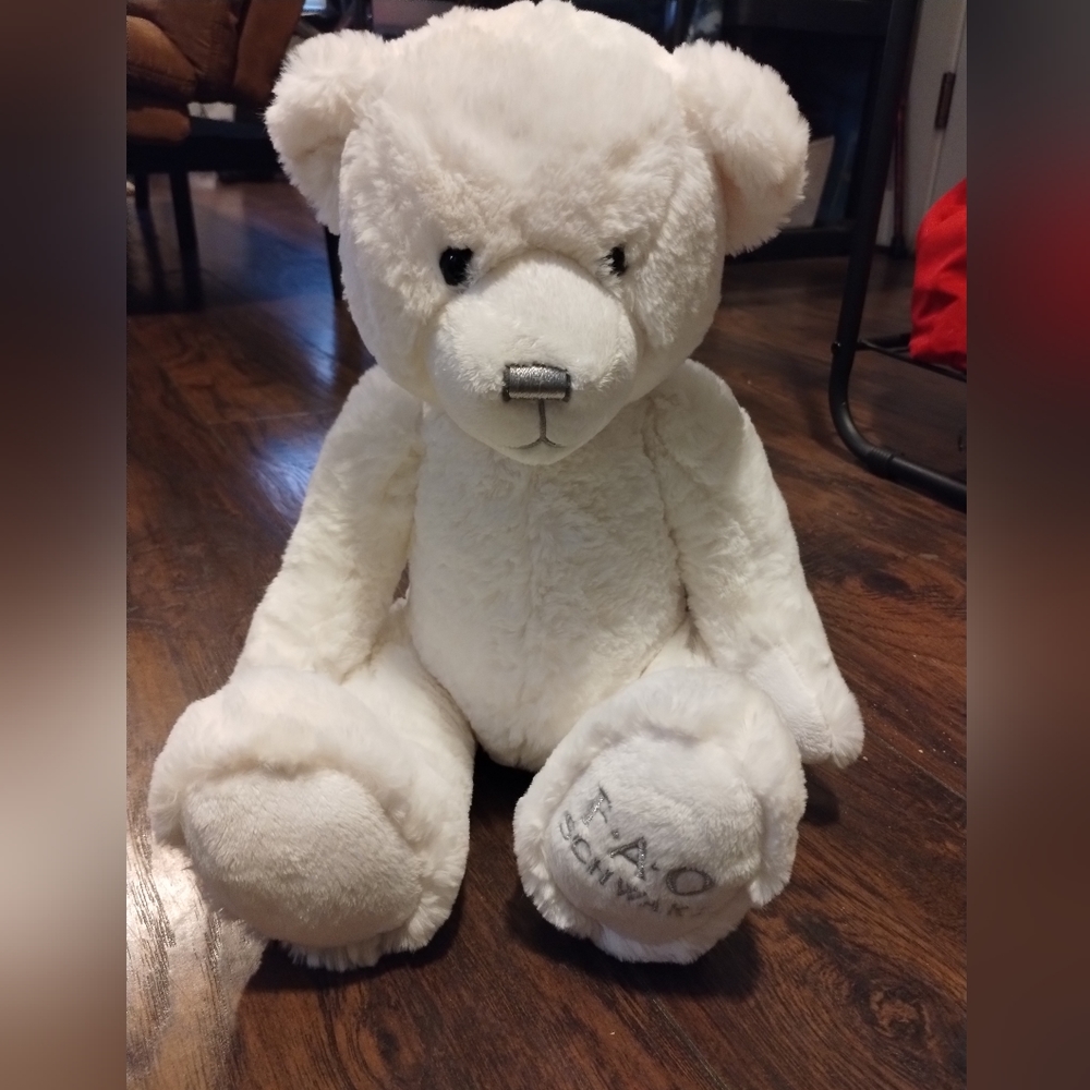 -Fao Schwarz white polar bear 14" Plush 2020 - Picture 3 of 17